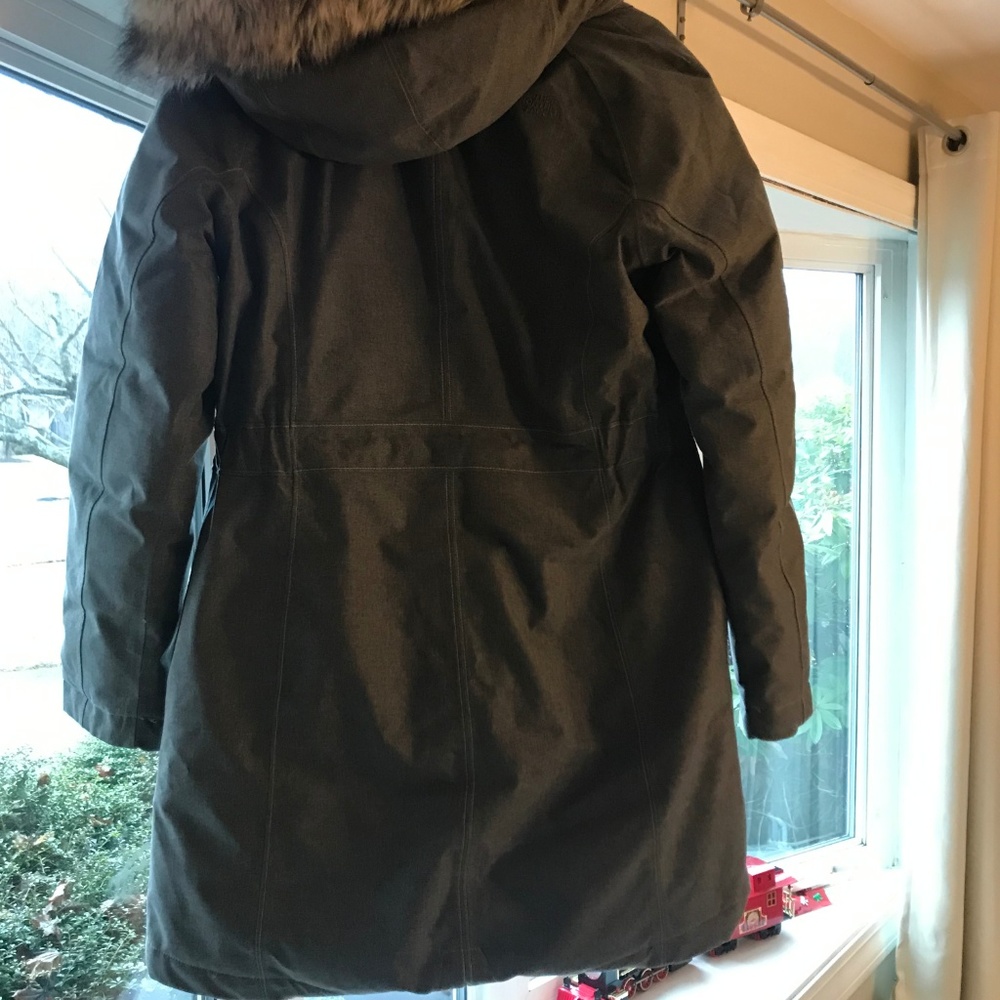 Like-New North Face Jacket - Picture 2 of 3